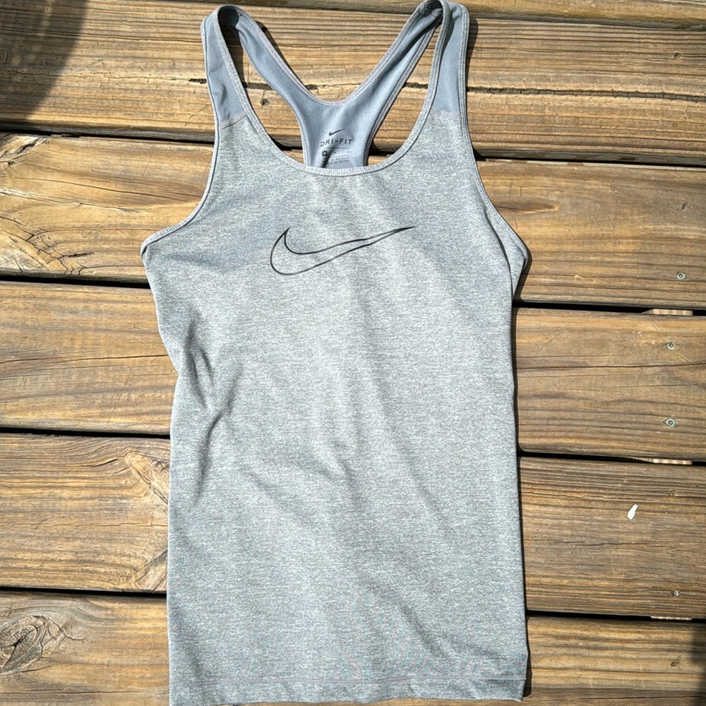 Wins Nike tank size medium